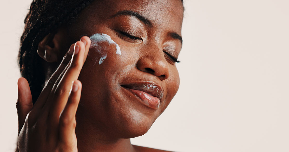 woman applying sunscreen to face